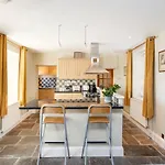 Fabulous 2 Bedroom In Fantastic Clifton - Simply Check In 펜션