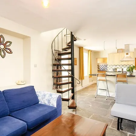 Fabulous 2 Bedroom In Fantastic Clifton - Simply Check In *