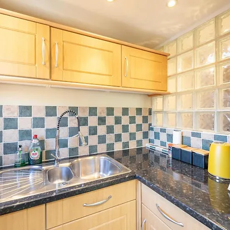 Holiday home Fabulous 2 Bedroom In Fantastic Clifton - Simply Check In *