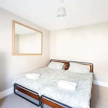 Fabulous 2 Bedroom In Fantastic Clifton - Simply Check In *