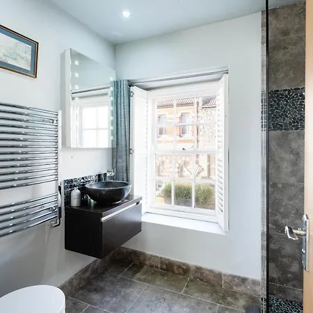 Fabulous 2 Bedroom In Fantastic Clifton - Simply Check In بريستول