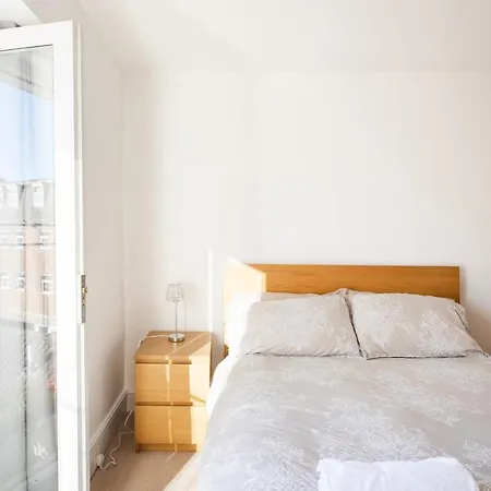 Fabulous 2 Bedroom In Fantastic Clifton - Simply Check In