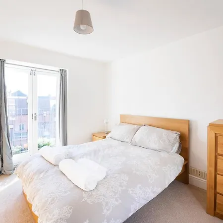 Fabulous 2 Bedroom In Fantastic Clifton - Simply Check In Holiday home *