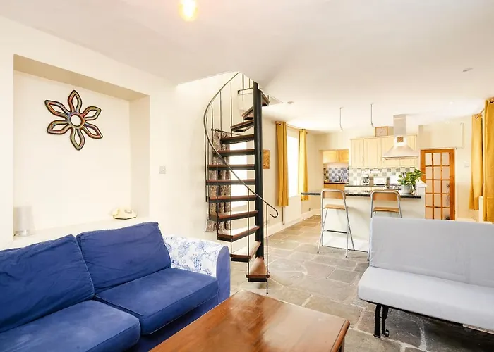Fabulous 2 Bedroom In Fantastic Clifton - Simply Check In *